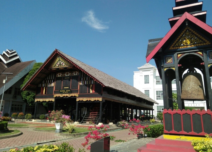 DESTINASI WISATA SEJARAH MEUSIUM ACEH